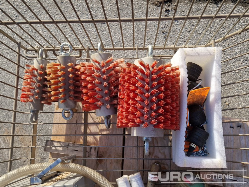 Pallet of Brushes, Pulleys, Pump, Hose - Membangun inventaris: gambar 3 Pallet of Brushes, Pulleys, Pump, Hose - Membangun inventaris: gambar 3