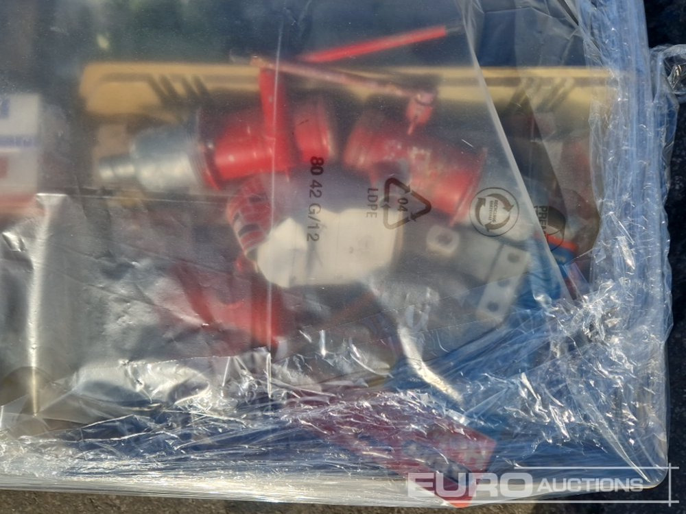 Pallet of Grease Pumps, Pipe Fittings, Vents - Membangun inventaris: gambar 4 Pallet of Grease Pumps, Pipe Fittings, Vents - Membangun inventaris: gambar 4