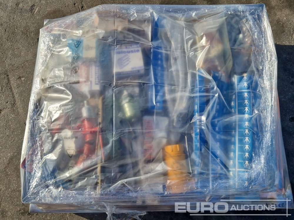 Pallet of Grease Pumps, Pipe Fittings, Vents - Membangun inventaris: gambar 1 Pallet of Grease Pumps, Pipe Fittings, Vents - Membangun inventaris: gambar 1