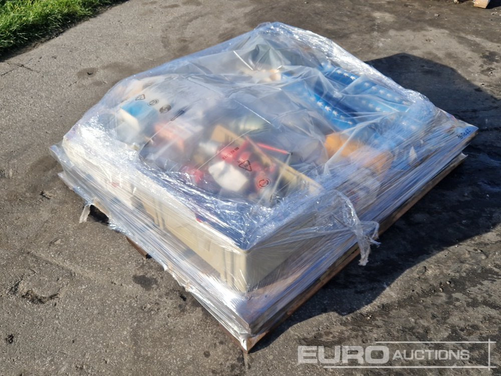 Pallet of Grease Pumps, Pipe Fittings, Vents - Membangun inventaris: gambar 3 Pallet of Grease Pumps, Pipe Fittings, Vents - Membangun inventaris: gambar 3