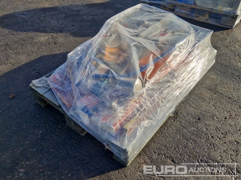 Pallet of Hand Tools, Cables, Saws, Stapler, Blades - Membangun inventaris: gambar 2 Pallet of Hand Tools, Cables, Saws, Stapler, Blades - Membangun inventaris: gambar 2