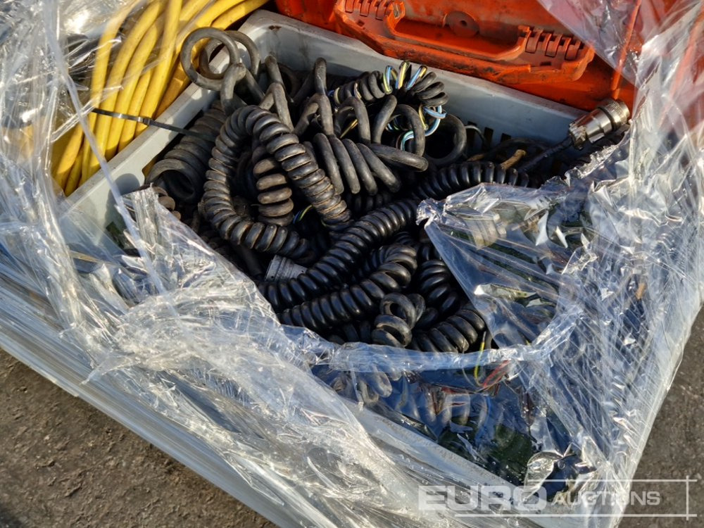 Pallet of Levelling Equipment, Remote Controls - Membangun inventaris: gambar 4 Pallet of Levelling Equipment, Remote Controls - Membangun inventaris: gambar 4