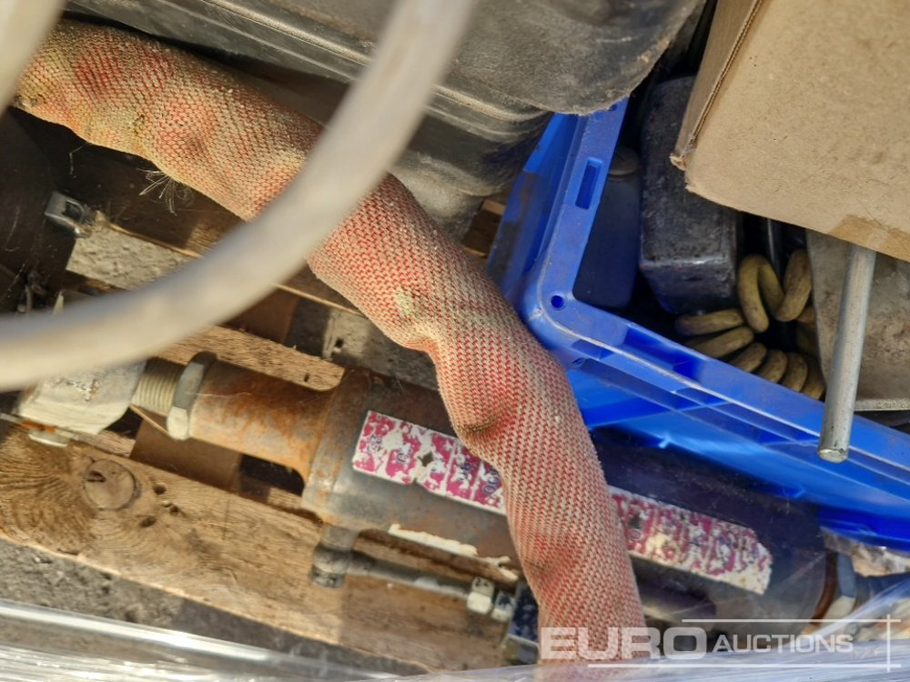 Pallet of Levelling Equipment, Remote Controls - Membangun inventaris: gambar 4 Pallet of Levelling Equipment, Remote Controls - Membangun inventaris: gambar 4