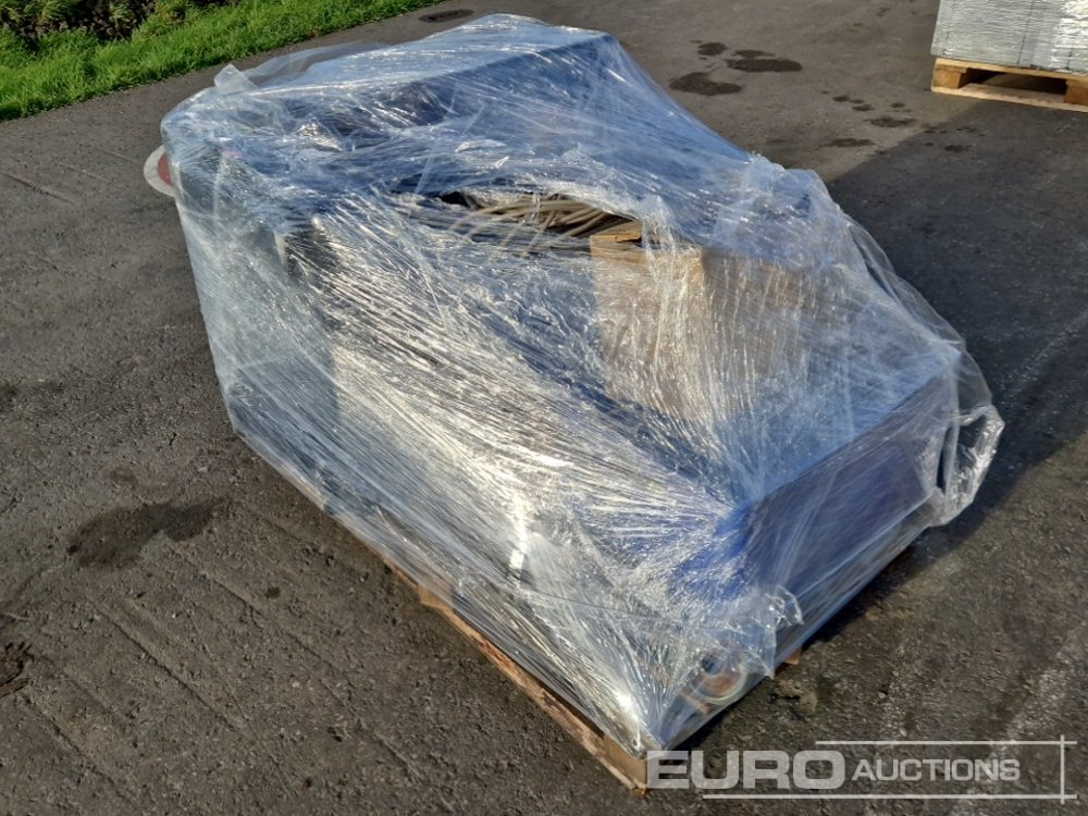 Pallet of Levelling Equipment, Remote Controls - Membangun inventaris: gambar 1 Pallet of Levelling Equipment, Remote Controls - Membangun inventaris: gambar 1