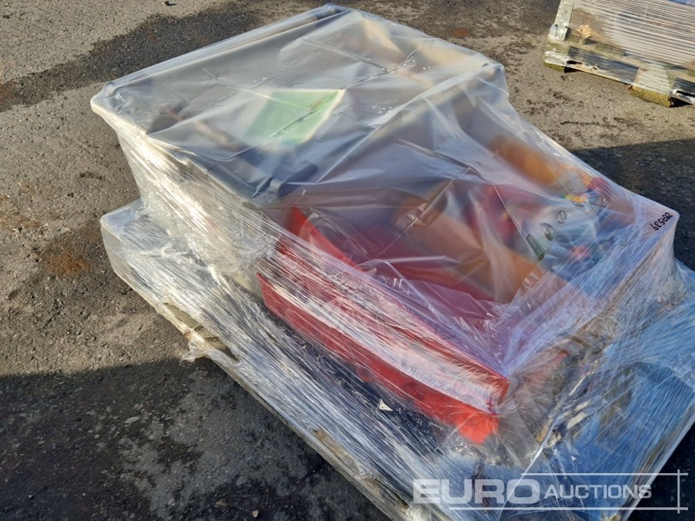 Pallet of Various Gardening, Irregation Items - Membangun inventaris: gambar 2 Pallet of Various Gardening, Irregation Items - Membangun inventaris: gambar 2