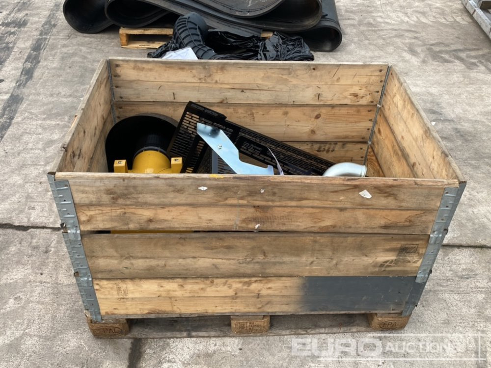 Pallet of Filter Housing, Pipe Work, Radiator to suit CAT (2 of) - Suku cadang untuk Peralatan konstruksi: gambar 3 Pallet of Filter Housing, Pipe Work, Radiator to suit CAT (2 of) - Suku cadang untuk Peralatan konstruksi: gambar 3