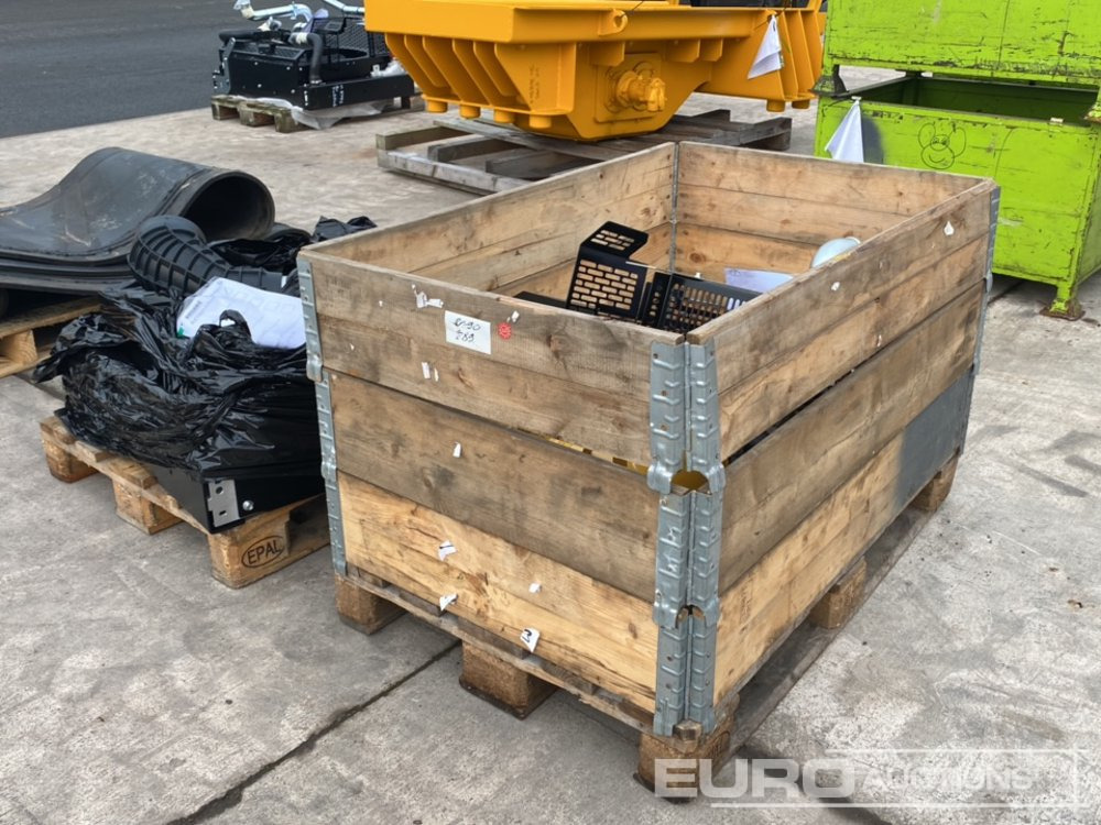 Pallet of Filter Housing, Pipe Work, Radiator to suit CAT (2 of) - Suku cadang untuk Peralatan konstruksi: gambar 2 Pallet of Filter Housing, Pipe Work, Radiator to suit CAT (2 of) - Suku cadang untuk Peralatan konstruksi: gambar 2