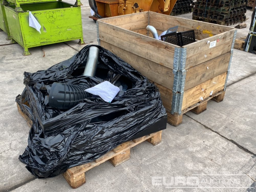 Pallet of Filter Housing, Pipe Work, Radiator to suit CAT (2 of) - Suku cadang untuk Peralatan konstruksi: gambar 1 Pallet of Filter Housing, Pipe Work, Radiator to suit CAT (2 of) - Suku cadang untuk Peralatan konstruksi: gambar 1