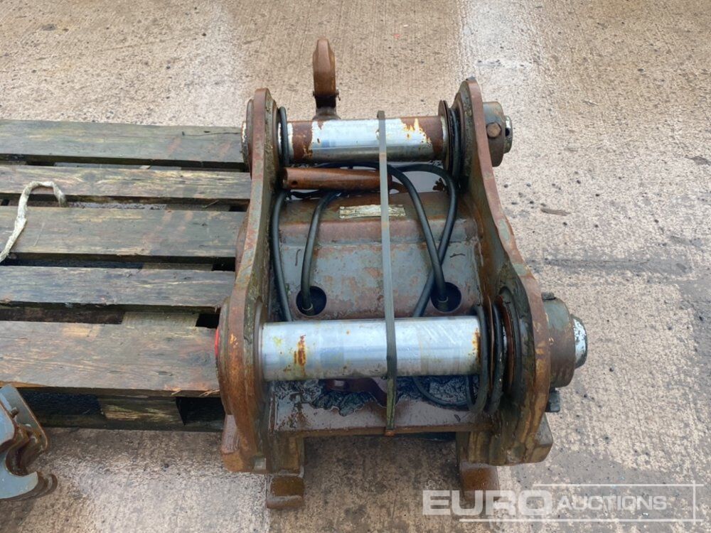 Volvo Dedicated Quick Hitch 80mm Pin to suit 20 Ton Excavator - Skrup cepat: gambar 4 Volvo Dedicated Quick Hitch 80mm Pin to suit 20 Ton Excavator - Skrup cepat: gambar 4