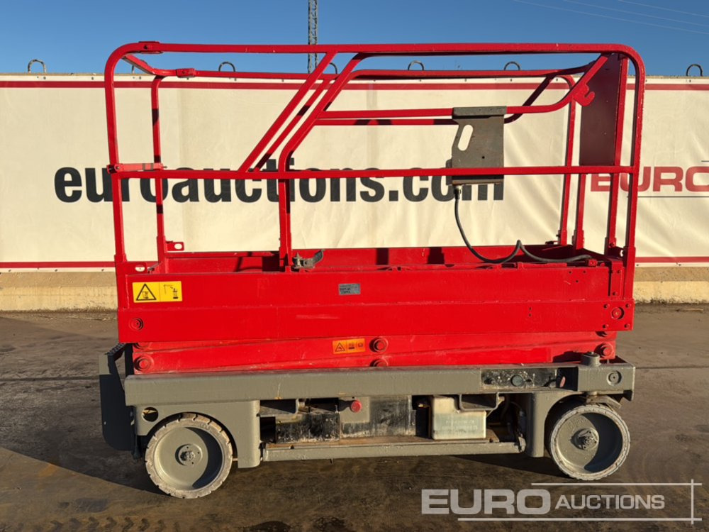 Haulotte Compact 8 - Scissor lifts: gambar 2 Haulotte Compact 8 - Scissor lifts: gambar 2
