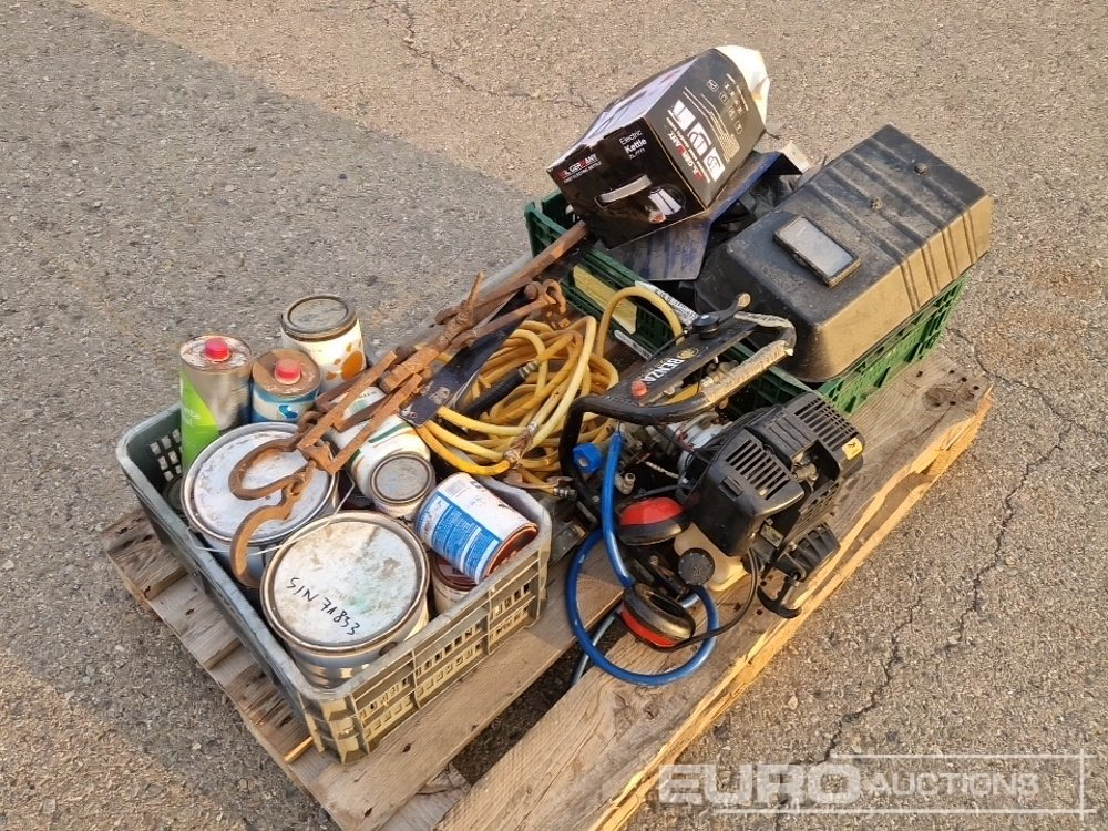 Pallet of Welding Machine, Welding Masks, Generator, Tubs of Paint - Membangun inventaris: gambar 4 Pallet of Welding Machine, Welding Masks, Generator, Tubs of Paint - Membangun inventaris: gambar 4