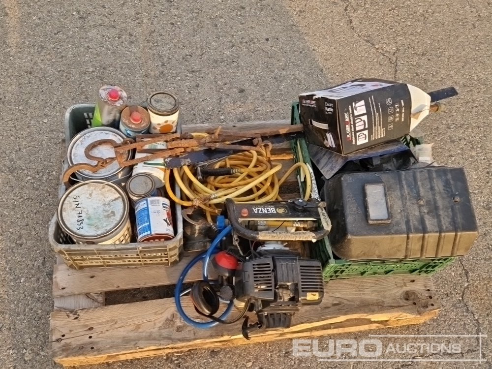 Pallet of Welding Machine, Welding Masks, Generator, Tubs of Paint - Membangun inventaris: gambar 5 Pallet of Welding Machine, Welding Masks, Generator, Tubs of Paint - Membangun inventaris: gambar 5