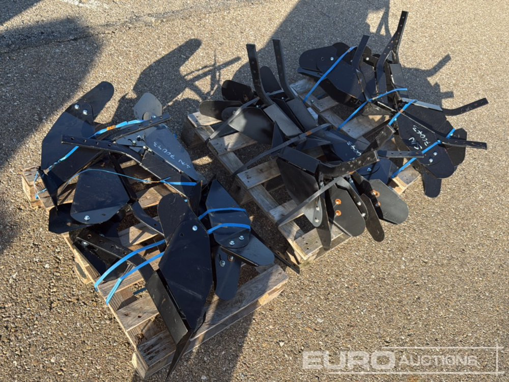 Unused Pallet of Furrowers to suit Garden Tiller (3 of) / Apocador para Cultivador - Peralatan pertanian: gambar 3 Unused Pallet of Furrowers to suit Garden Tiller (3 of) / Apocador para Cultivador - Peralatan pertanian: gambar 3