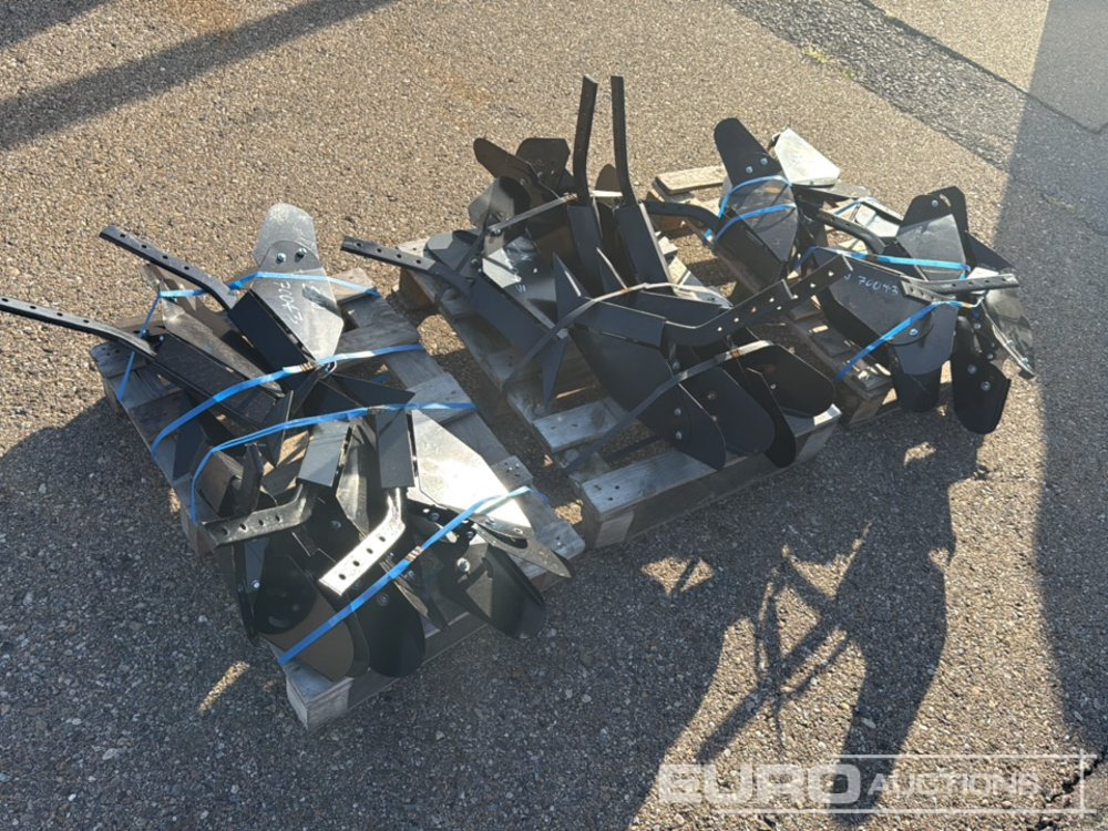Unused Pallet of Furrowers to suit Garden Tiller (3 of) / Apocador para Cultivador - Peralatan pertanian: gambar 1 Unused Pallet of Furrowers to suit Garden Tiller (3 of) / Apocador para Cultivador - Peralatan pertanian: gambar 1