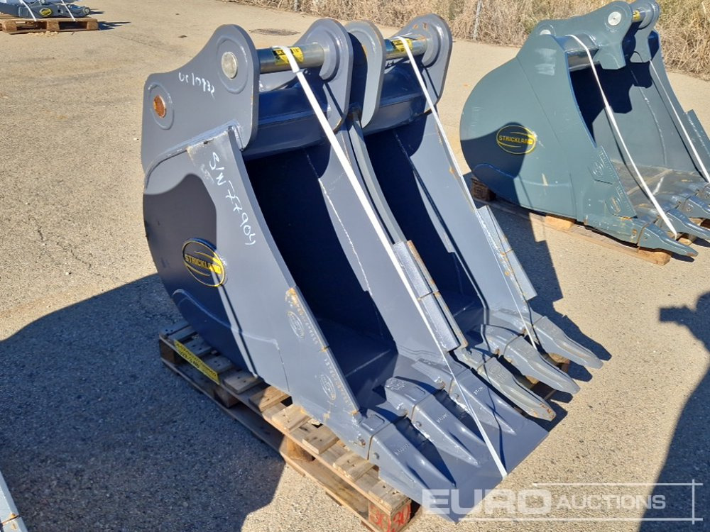 Strickland BT13 - Ember: gambar 3 Strickland BT13 - Ember: gambar 3