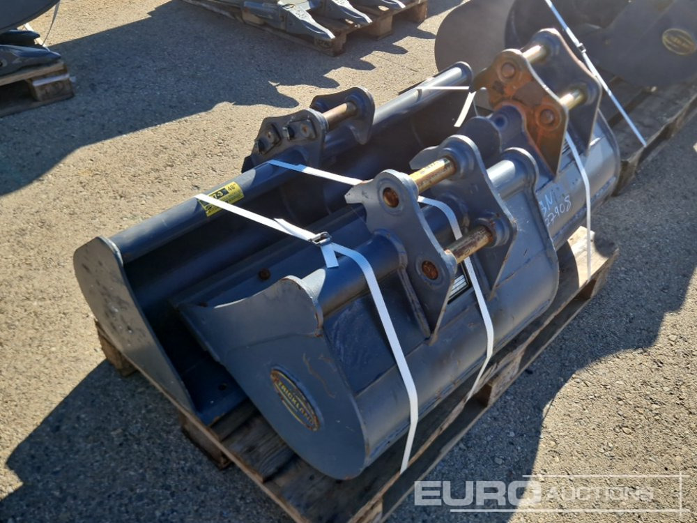 Strickland Set of U27 18' Clening Bucke (S/N 5031006042), U27 24' Cleaning Bucket (S/N 5030169083BD), U27 348D Cleaning Bucket (S/N 502450688) - Ember: gambar 4 Strickland Set of U27 18' Clening Bucke (S/N 5031006042), U27 24' Cleaning Bucket (S/N 5030169083BD), U27 348D Cleaning Bucket (S/N 502450688) - Ember: gambar 4