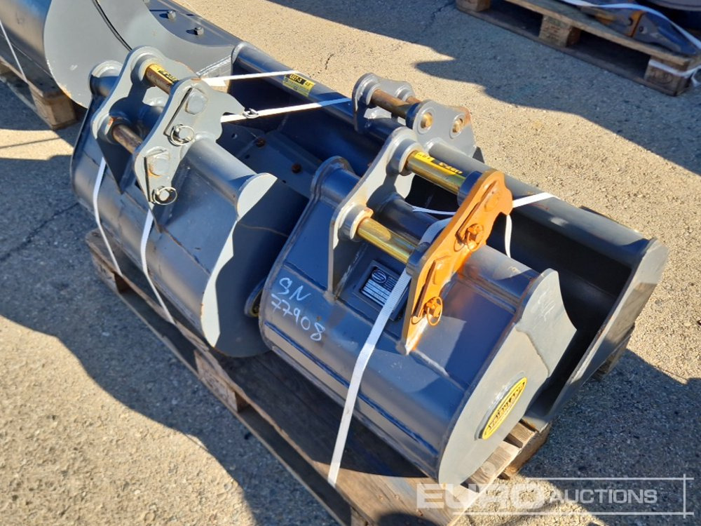 Strickland Set of U27 18' Clening Bucke (S/N 5031006042), U27 24' Cleaning Bucket (S/N 5030169083BD), U27 348D Cleaning Bucket (S/N 502450688) - Ember: gambar 3 Strickland Set of U27 18' Clening Bucke (S/N 5031006042), U27 24' Cleaning Bucket (S/N 5030169083BD), U27 348D Cleaning Bucket (S/N 502450688) - Ember: gambar 3