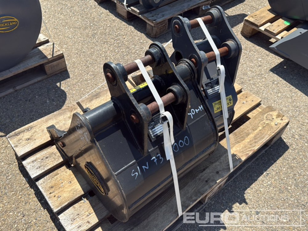 Unused Strickland 18", 6" Digging Buckets 30mm Pin to suit Mini Excavator - Ember: gambar 3 Unused Strickland 18", 6" Digging Buckets 30mm Pin to suit Mini Excavator - Ember: gambar 3