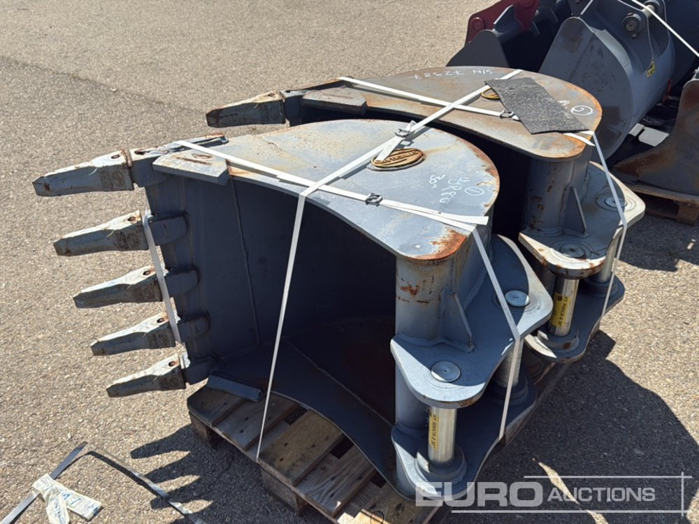 Unused Strickland 30" Digging Bucket (2 of) 60mm Pin to suit 10+ Ton Excavator - Ember: gambar 1 Unused Strickland 30" Digging Bucket (2 of) 60mm Pin to suit 10+ Ton Excavator - Ember: gambar 1