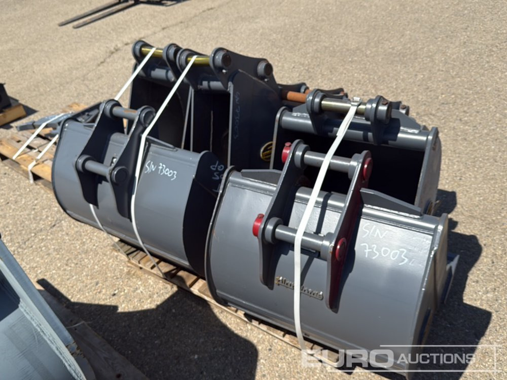 Unused Strickland 48" Ditching, 36", 30", 24", 18", 12" Digging Buckets 45mm Pin to suit CAT 305 Excavator - Ember: gambar 1 Unused Strickland 48" Ditching, 36", 30", 24", 18", 12" Digging Buckets 45mm Pin to suit CAT 305 Excavator - Ember: gambar 1