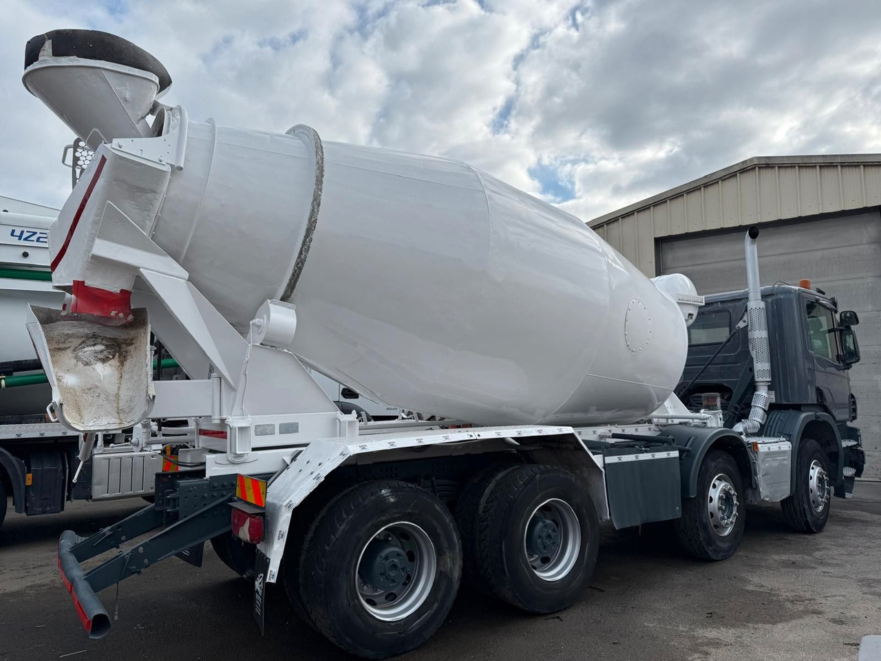 Scania P410 - Truk pengaduk beton: gambar 5 Scania P410 - Truk pengaduk beton: gambar 5