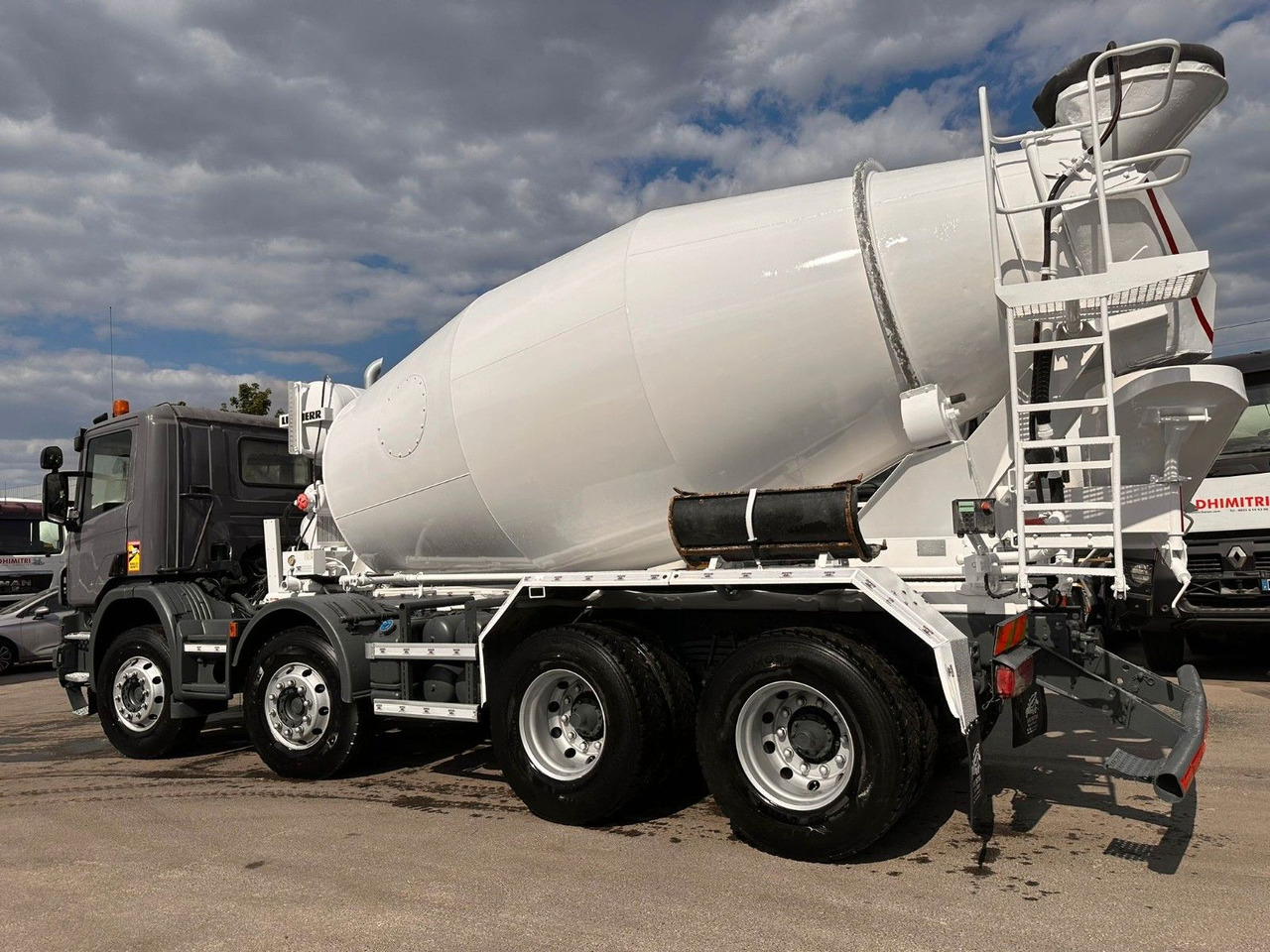 Scania P410 - Truk pengaduk beton: gambar 4 Scania P410 - Truk pengaduk beton: gambar 4
