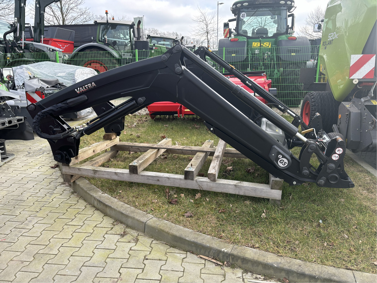 Alö Frontlader G5L Valtra - Pemuat depan untuk traktor: gambar 1 Alö Frontlader G5L Valtra - Pemuat depan untuk traktor: gambar 1