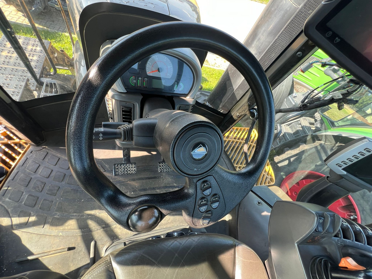 Challenger MT 865 - Traktor: gambar 5 Challenger MT 865 - Traktor: gambar 5