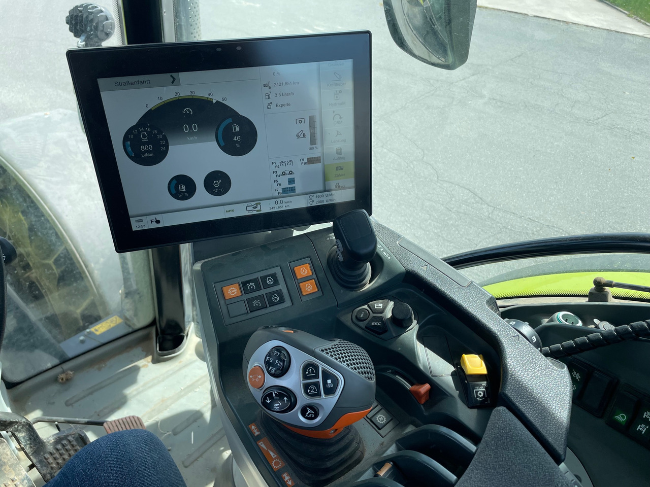 Claas Arion 660 C-matic - Traktor: gambar 4 Claas Arion 660 C-matic - Traktor: gambar 4