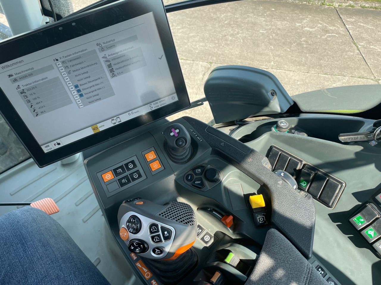 Claas Axion 870 CMATIC - Traktor: gambar 3 Claas Axion 870 CMATIC - Traktor: gambar 3