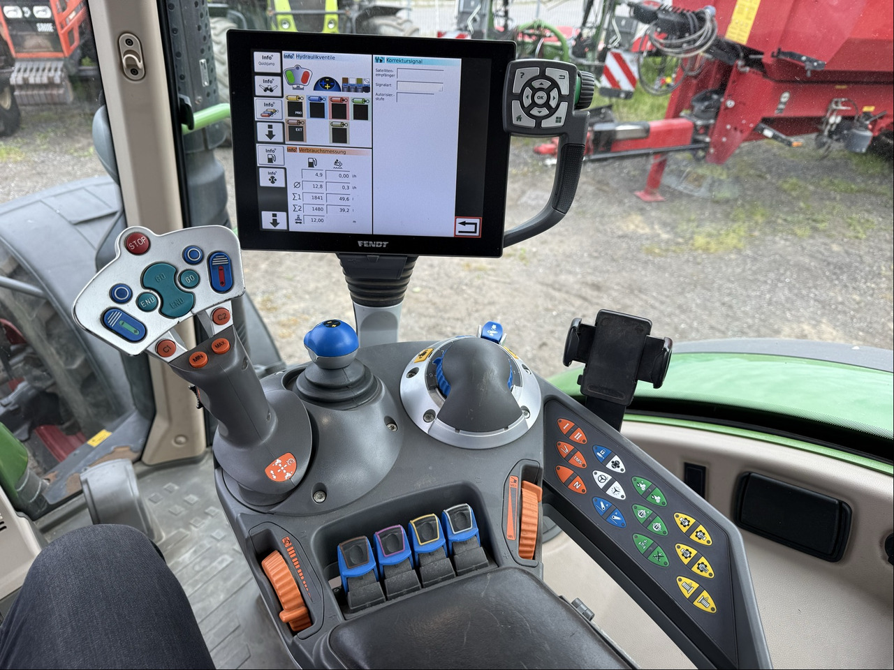 Fendt 724 Vario S4 ProfiPlus - Traktor: gambar 3 Fendt 724 Vario S4 ProfiPlus - Traktor: gambar 3