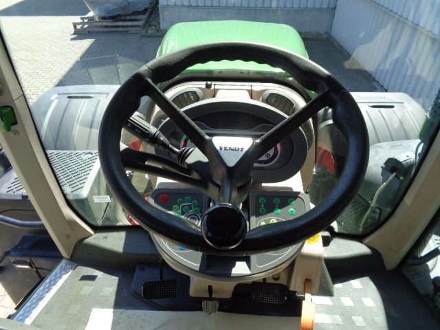 Fendt 824 Vario S4 ProfiPlus - Traktor: gambar 3 Fendt 824 Vario S4 ProfiPlus - Traktor: gambar 3