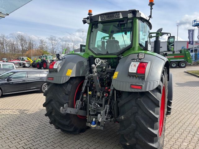 Fendt 826 Vario Profi Plus - Traktor: gambar 4 Fendt 826 Vario Profi Plus - Traktor: gambar 4