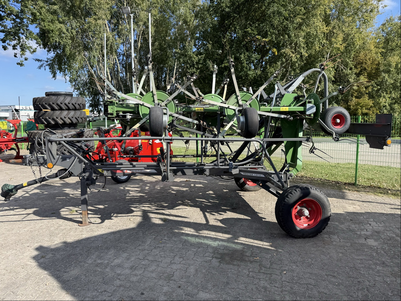 Fendt Twister 13010T - Tedder/ Menyapu: gambar 1 Fendt Twister 13010T - Tedder/ Menyapu: gambar 1