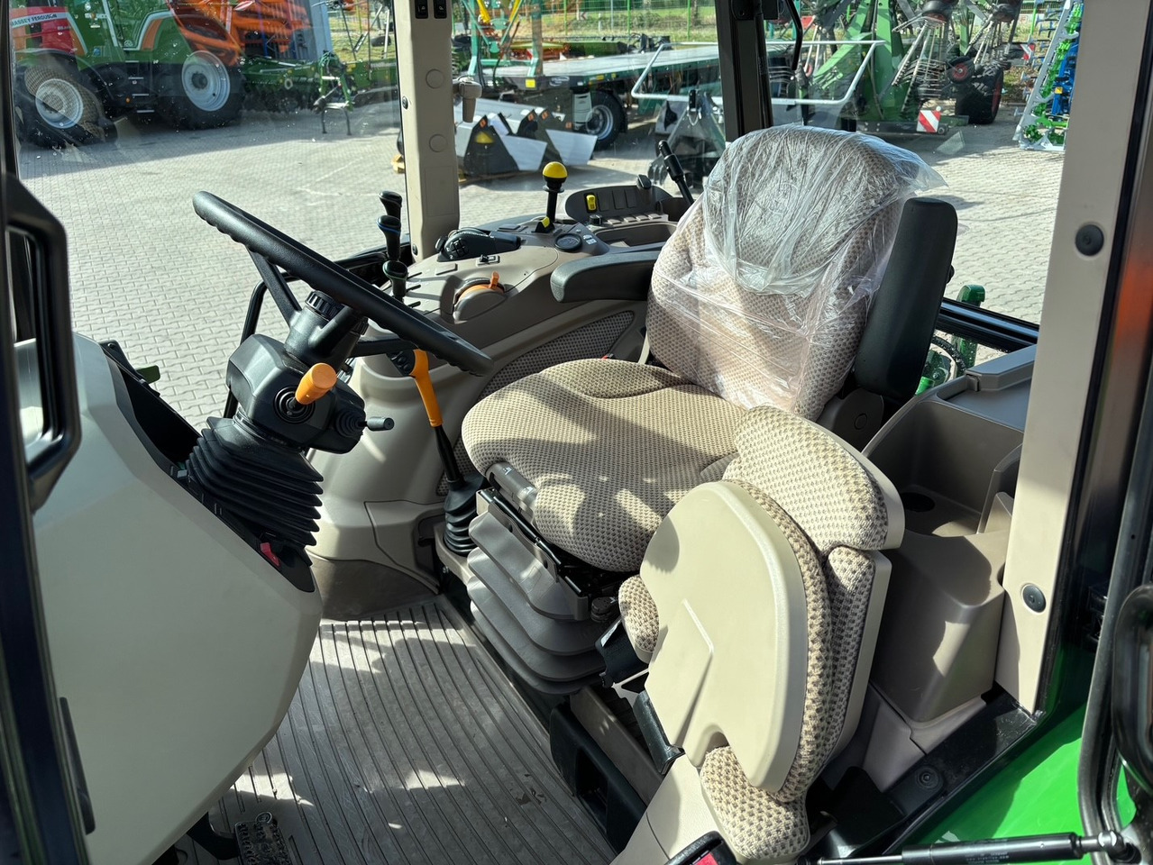 John Deere 5090 M - Traktor: gambar 4 John Deere 5090 M - Traktor: gambar 4