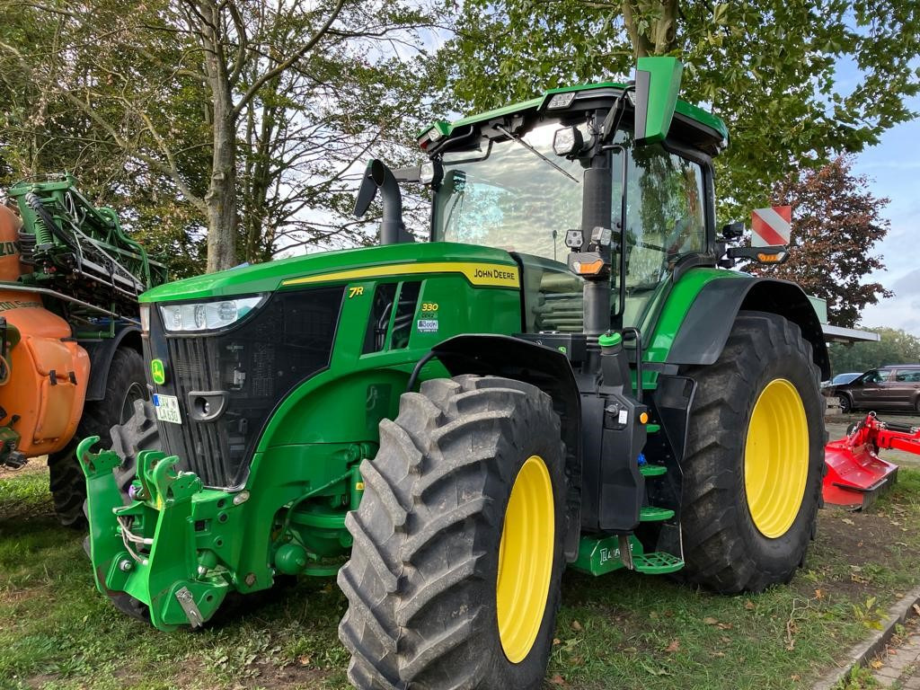 John Deere 7R 330 - Traktor: gambar 1 John Deere 7R 330 - Traktor: gambar 1