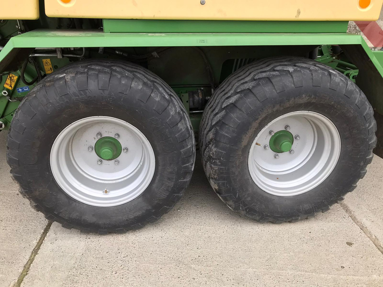 Krone Comprima CF 155 XC - Peralatan untuk pembuatan jerami: gambar 2 Krone Comprima CF 155 XC - Peralatan untuk pembuatan jerami: gambar 2