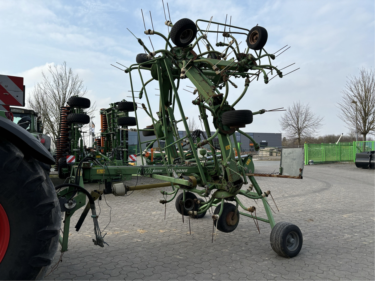 Krone KWT 10.50 / 8 x 7 Heuwender - Tedder/ Menyapu: gambar 1 Krone KWT 10.50 / 8 x 7 Heuwender - Tedder/ Menyapu: gambar 1