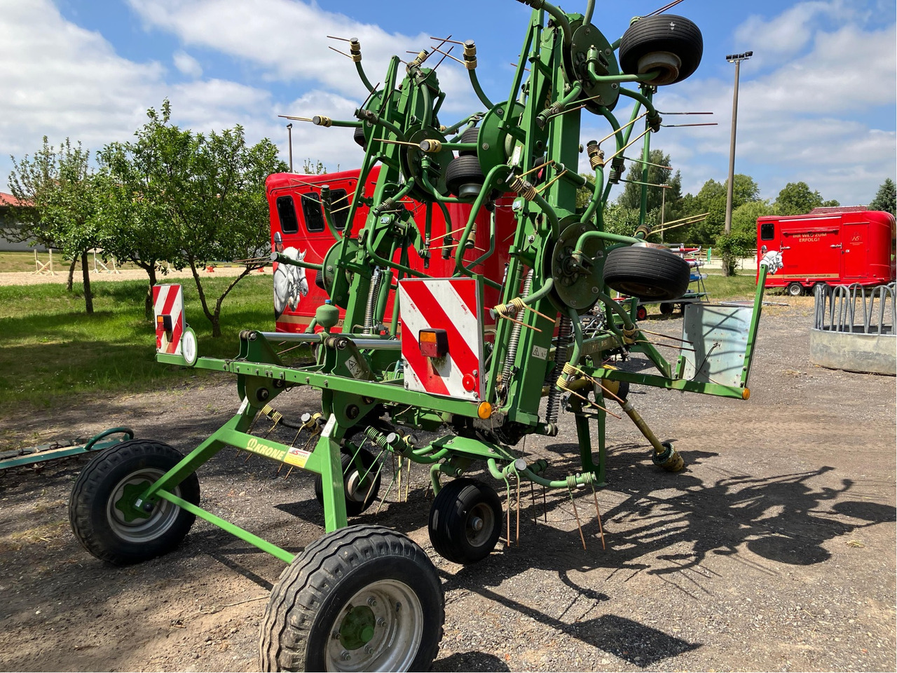 Krone KWT 8.82/8 - Tedder/ Menyapu: gambar 2 Krone KWT 8.82/8 - Tedder/ Menyapu: gambar 2