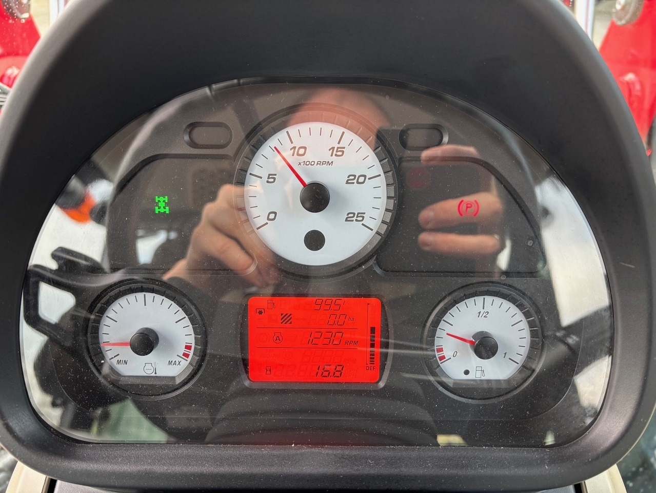 Massey Ferguson 4708 M Cab - Traktor: gambar 2 Massey Ferguson 4708 M Cab - Traktor: gambar 2