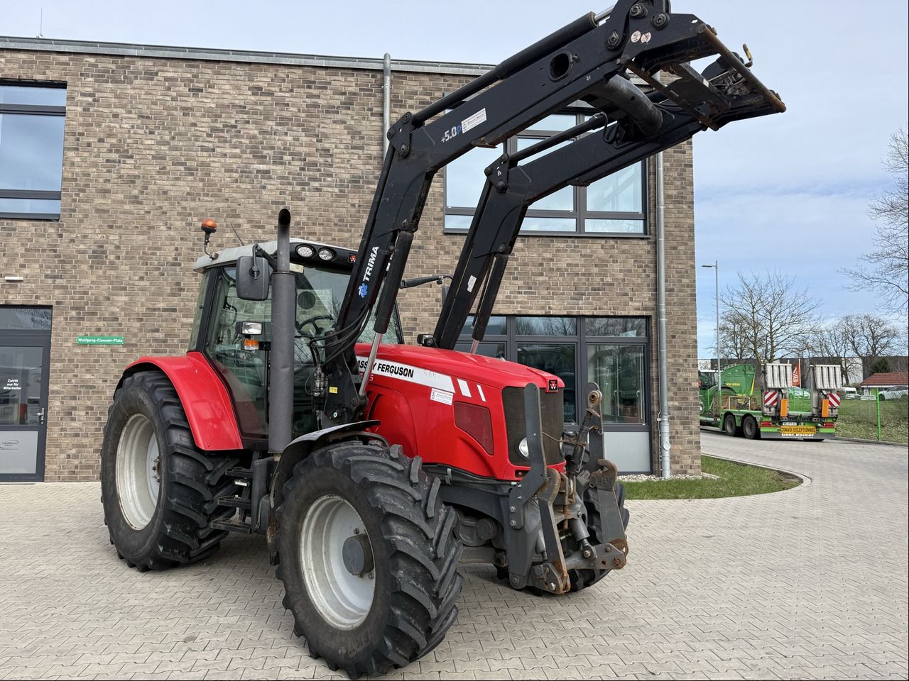 Massey Ferguson 5475 Dyna-4 - Traktor: gambar 1 Massey Ferguson 5475 Dyna-4 - Traktor: gambar 1