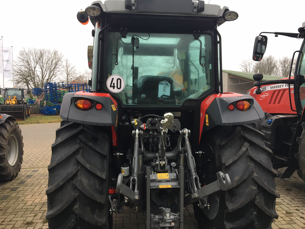 Massey Ferguson 5711 M Dyna-4 4WD Essent - Traktor: gambar 5 Massey Ferguson 5711 M Dyna-4 4WD Essent - Traktor: gambar 5