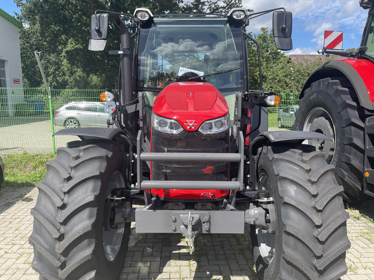 Massey Ferguson 5711M Dyna-4 4WD Cab - Traktor: gambar 1 Massey Ferguson 5711M Dyna-4 4WD Cab - Traktor: gambar 1