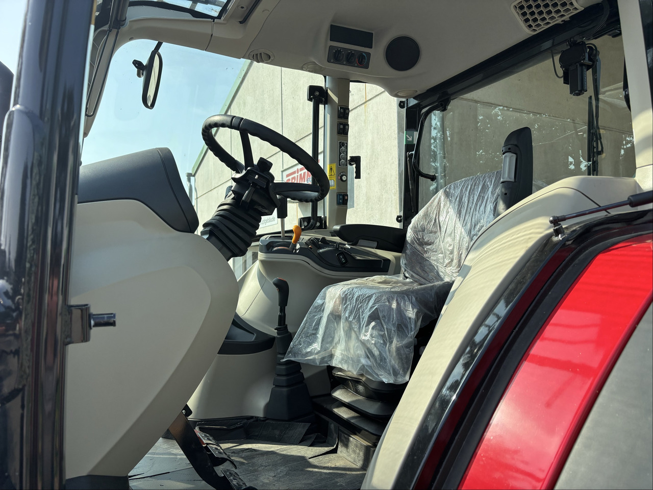 Massey Ferguson 5712M 4WD Cab Essential - Traktor: gambar 2 Massey Ferguson 5712M 4WD Cab Essential - Traktor: gambar 2