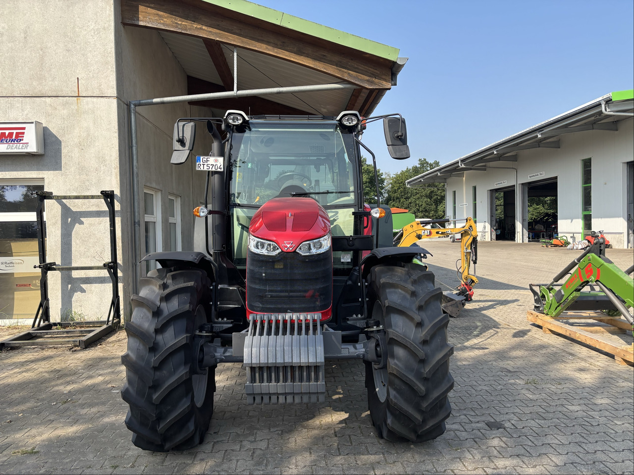 Massey Ferguson 5712M 4WD Cab Essential - Traktor: gambar 5 Massey Ferguson 5712M 4WD Cab Essential - Traktor: gambar 5