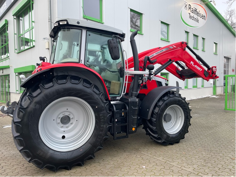Massey Ferguson 6S.135 Dyna-VT EFFICIENT - Traktor: gambar 1 Massey Ferguson 6S.135 Dyna-VT EFFICIENT - Traktor: gambar 1