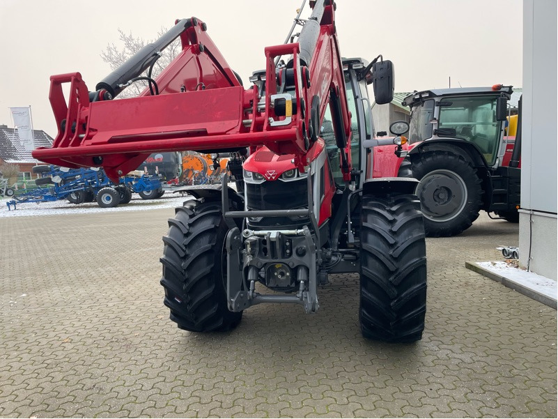 Massey Ferguson 6S.135 Dyna-VT EFFICIENT - Traktor: gambar 4 Massey Ferguson 6S.135 Dyna-VT EFFICIENT - Traktor: gambar 4