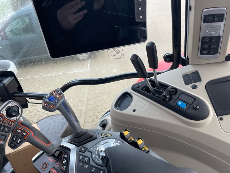 Massey Ferguson 6S.135 Dyna-VT EFFICIENT - Traktor: gambar 2 Massey Ferguson 6S.135 Dyna-VT EFFICIENT - Traktor: gambar 2