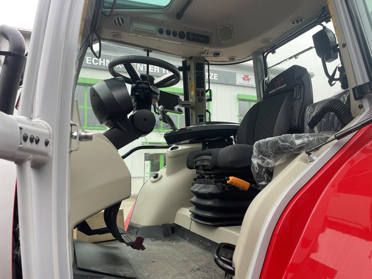Massey Ferguson 7S.210 Dyna-VT EXCLUS - Traktor: gambar 4 Massey Ferguson 7S.210 Dyna-VT EXCLUS - Traktor: gambar 4