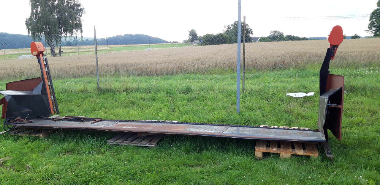 Massey Ferguson Beta 7260 - Pemanen gabungan: gambar 2 Massey Ferguson Beta 7260 - Pemanen gabungan: gambar 2